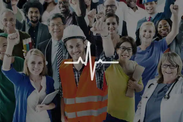 groupe de salariés réunis pour la cause santé au travail et passeport prévention