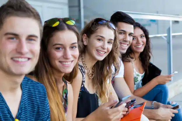 5 jeunes actifs alpha en entreprise